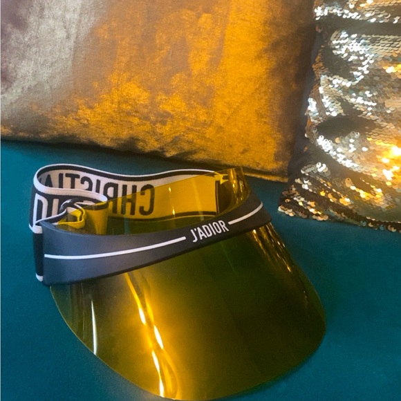 Designer visor - Picture 1 of 4
